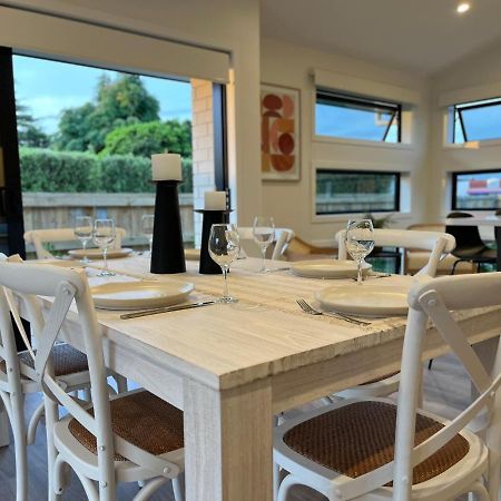Luxury Villa, Central, Golf And Cafes - By Kosh Bnb Hamilton Bagian luar foto