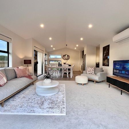Luxury Villa, Central, Golf And Cafes - By Kosh Bnb Hamilton Bagian luar foto