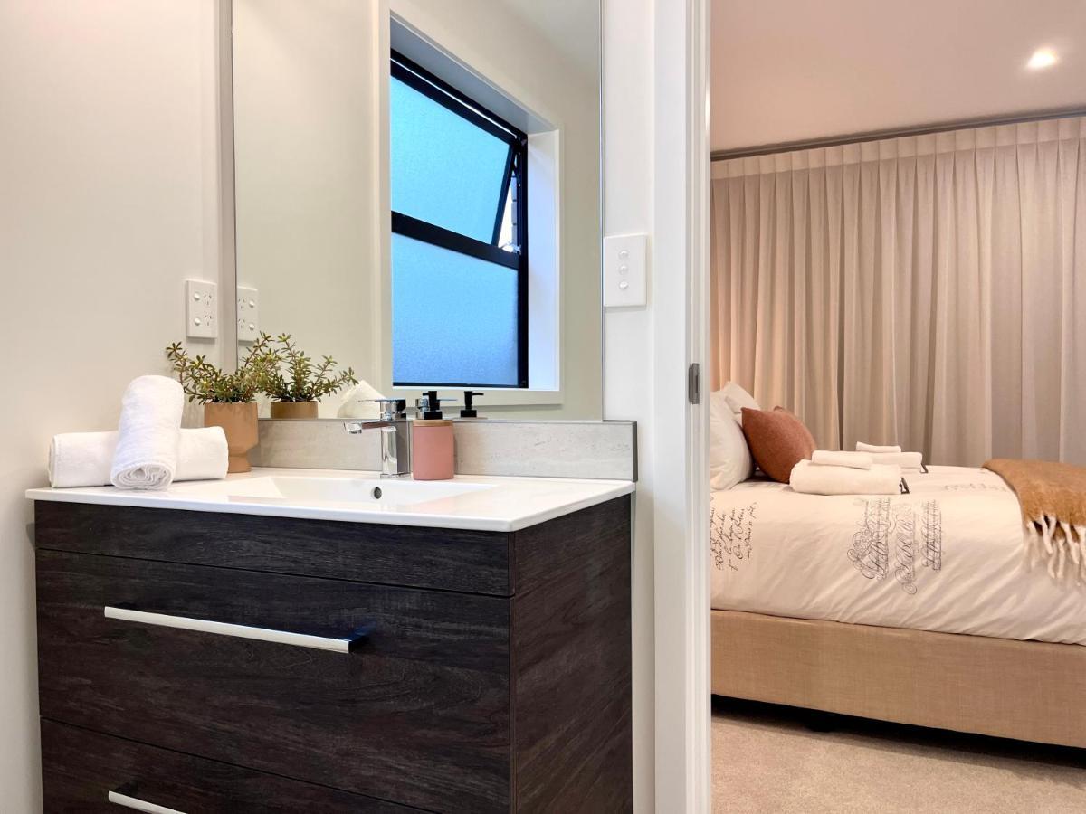 Luxury Villa, Central, Golf And Cafes - By Kosh Bnb Hamilton Bagian luar foto